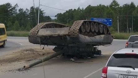 Ukrajina_ruský tank_atak.jpg (26 KB)
